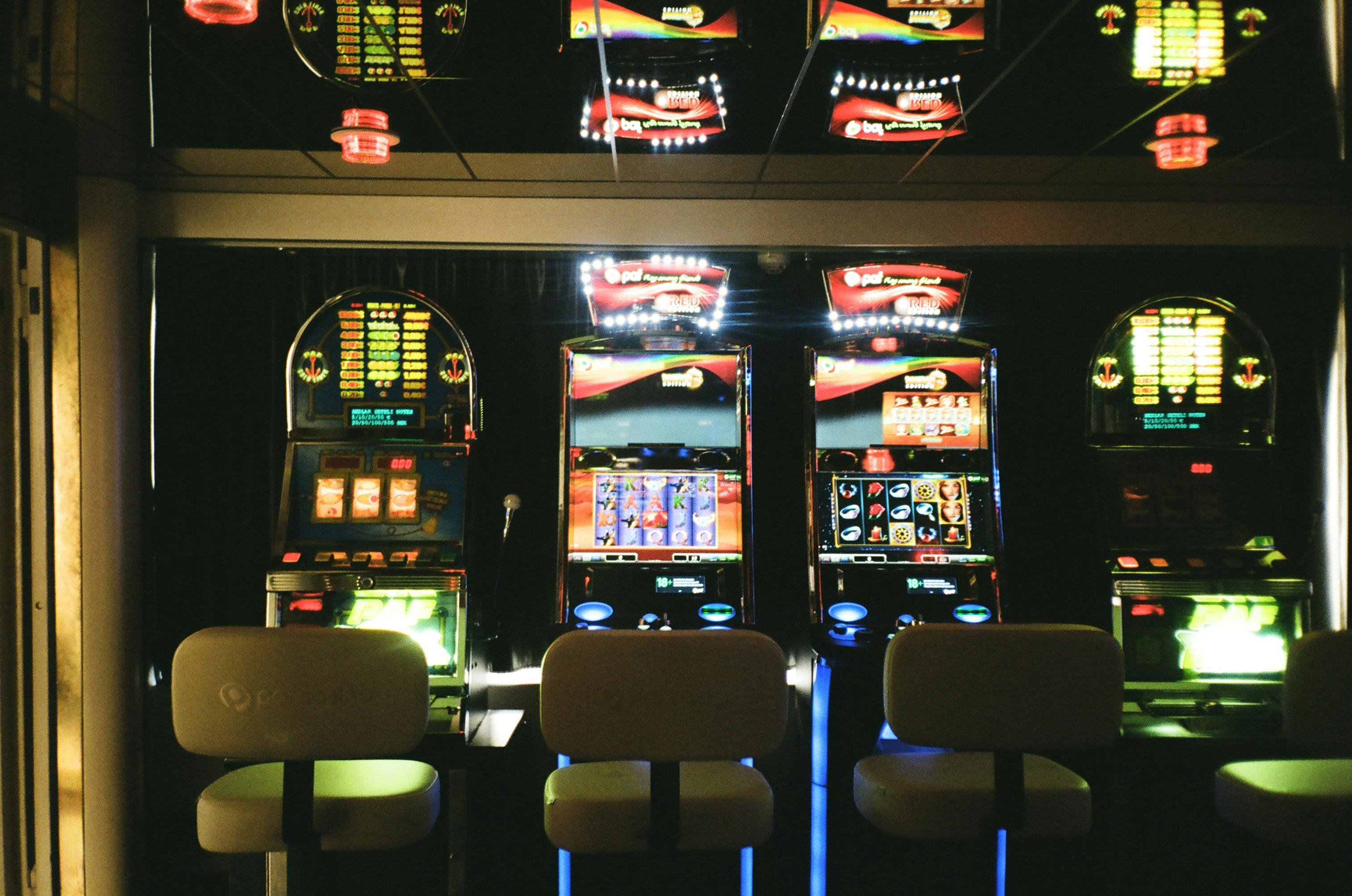 Giao diện casino trực tuyến acb88 với live casino và slot online trên mobile
